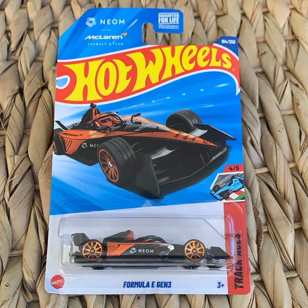 NEOM McLaren Formula E Team Gen3 Race Car Hot Wheels Electric EV Racing 2025 🆕